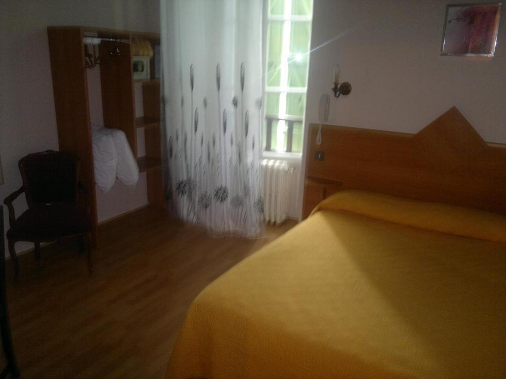 Logis Hotel De France Arudy 객실 사진
