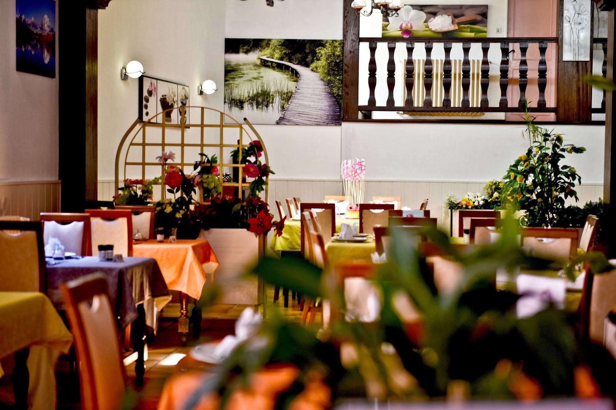 Logis Hotel De France Arudy 외부 사진